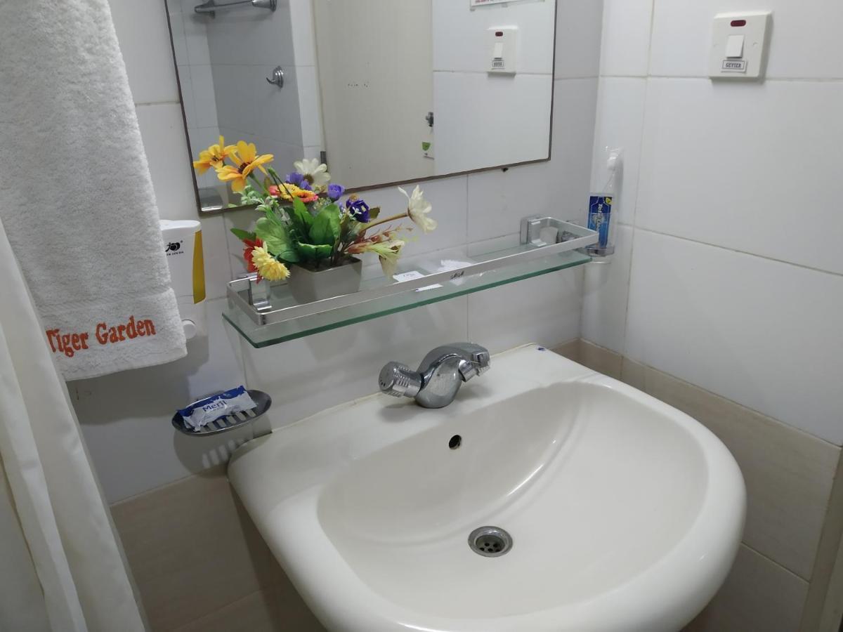 Tiger Garden Int Hotel Khulna Екстер'єр фото